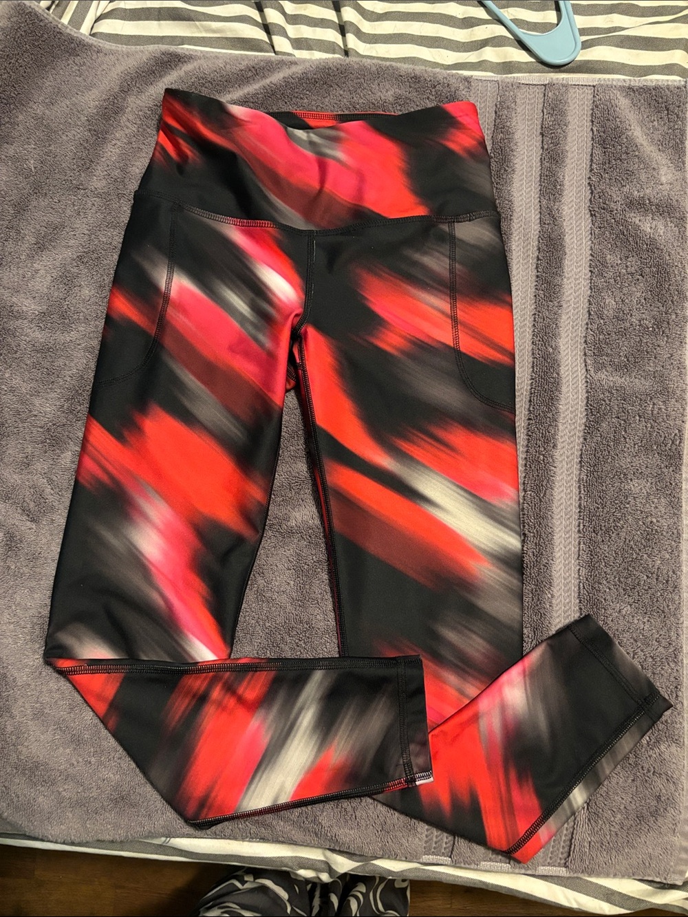 Women’s size XS DSG High-Waist Red & Black Printed  Leggings